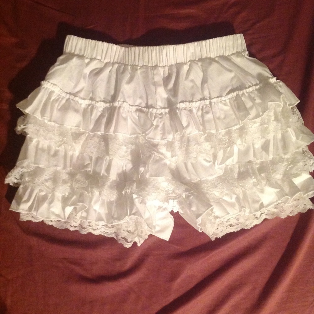 NWOT Lolita Kawaii Lace Ruffle Bloomers Shorts